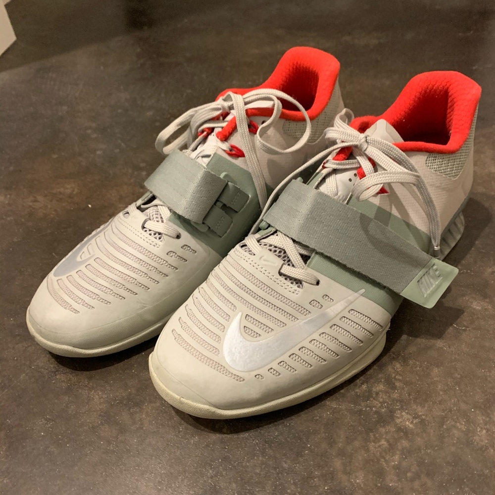 Weightlifting/training shoe. Unisex. M-7/W-8.